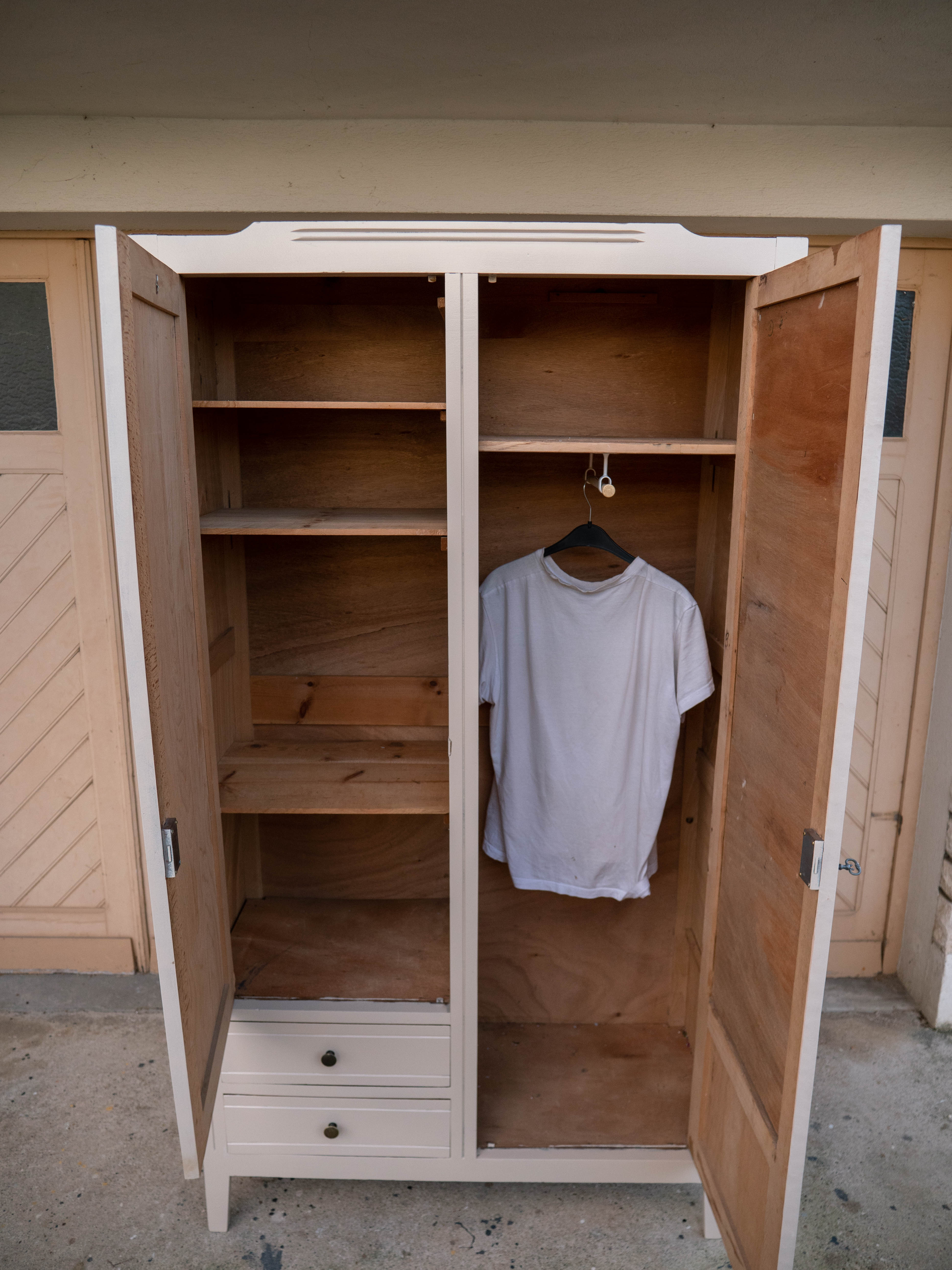 Armoire parisienne