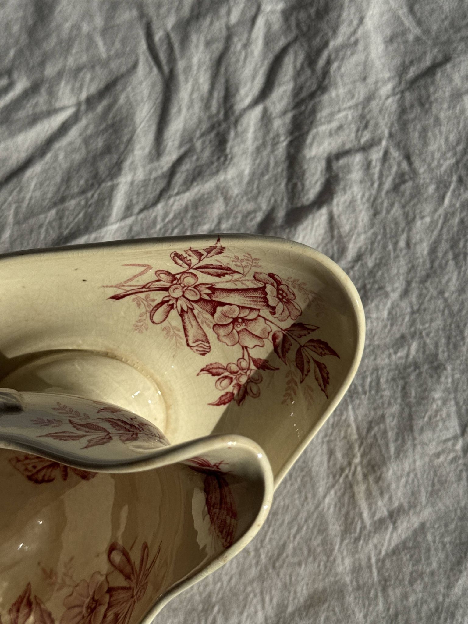 Saucier ancienne en faïence rose de Badonviller modèle Jasmin
