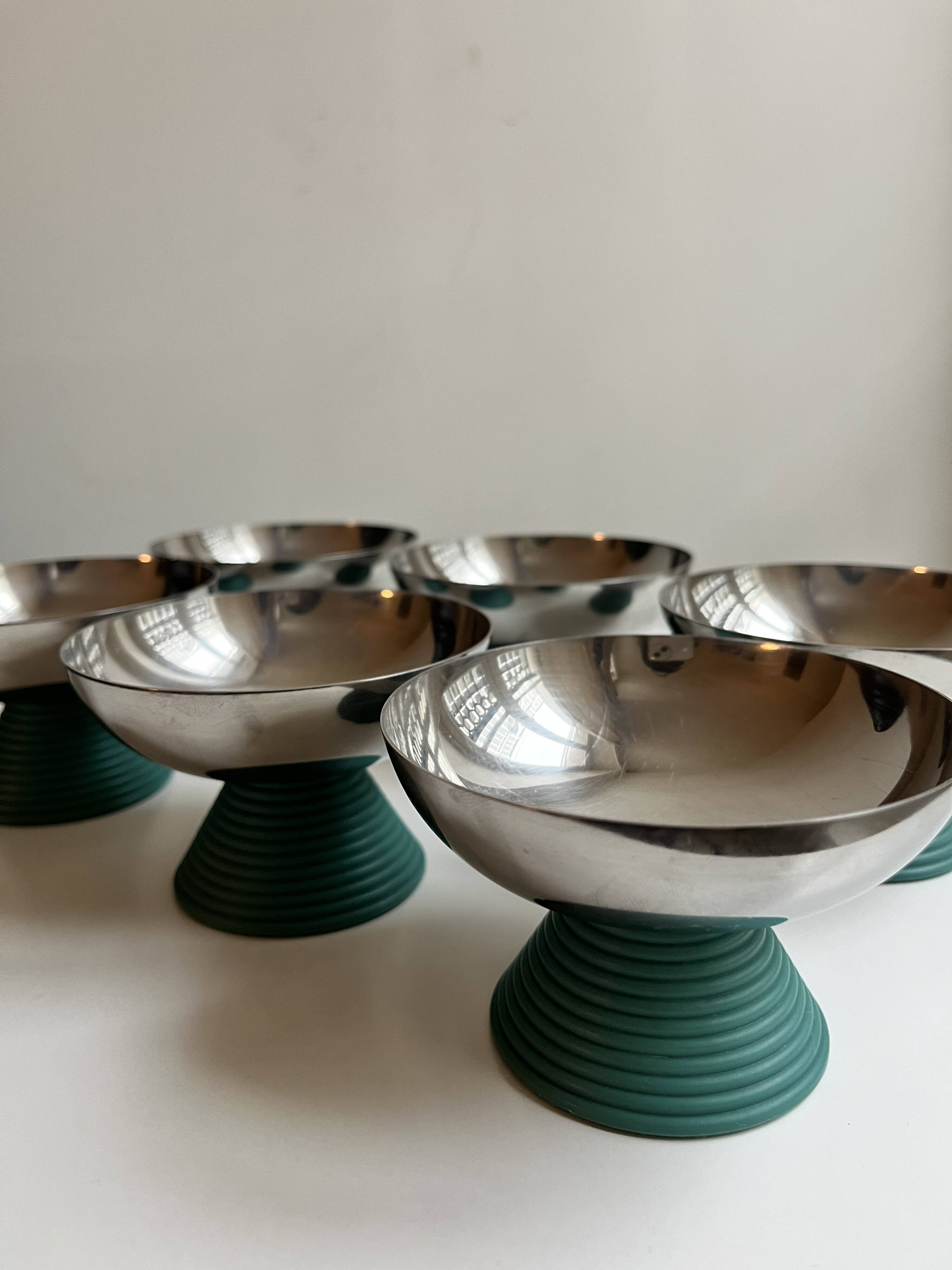 set of 6 ice cream cups in chrome metal and green plastic feet, design 1970