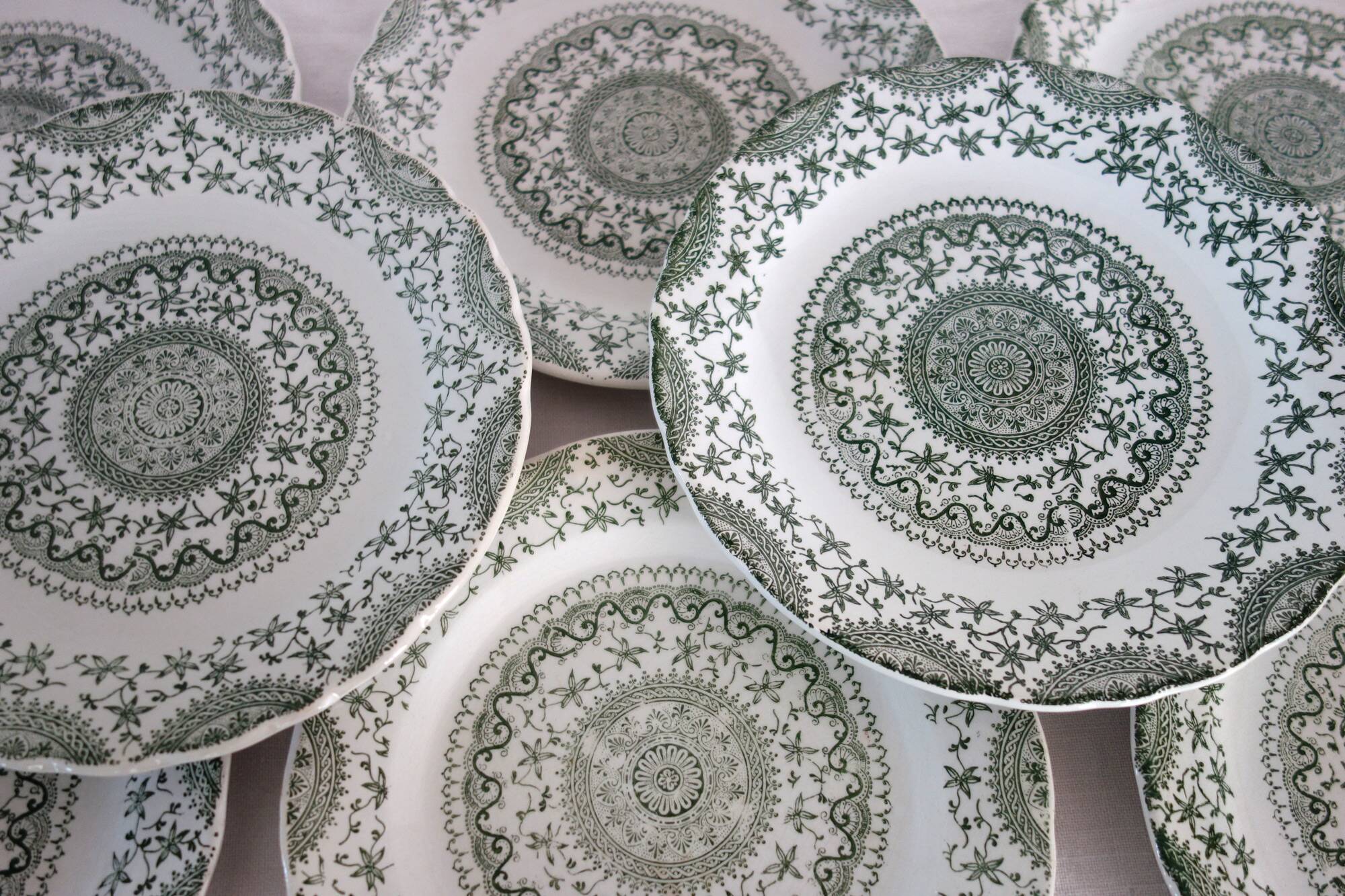 8 dessert plates in Fine Ware earthenware