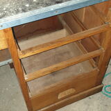 Old industrial workshop establishment and its 4 drawers