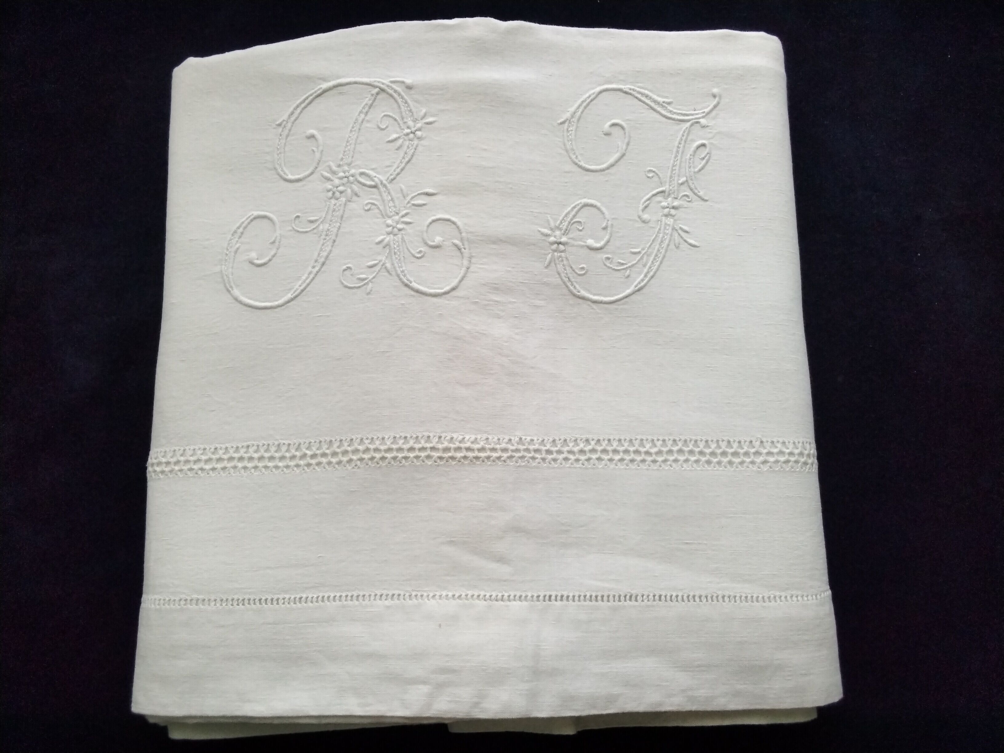 Old sheet in monogrammed cotton RF and with days 2.05 x 2.80 m
