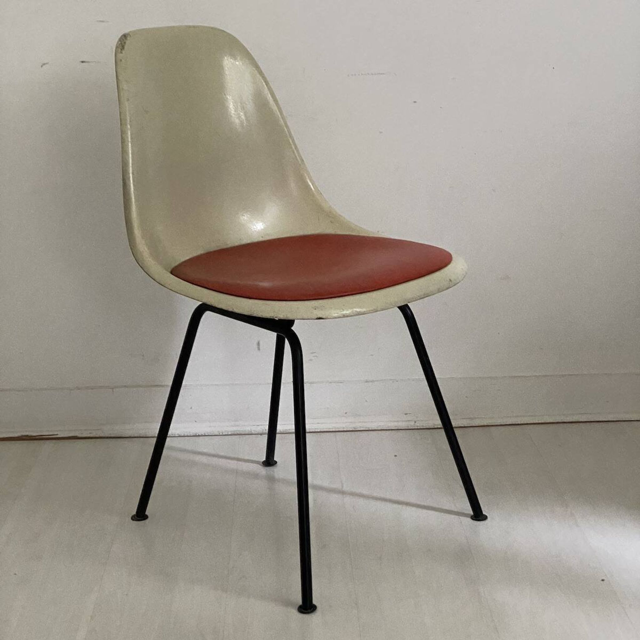 DSX chair by Charles and Ray Eames, Herman Miller edition