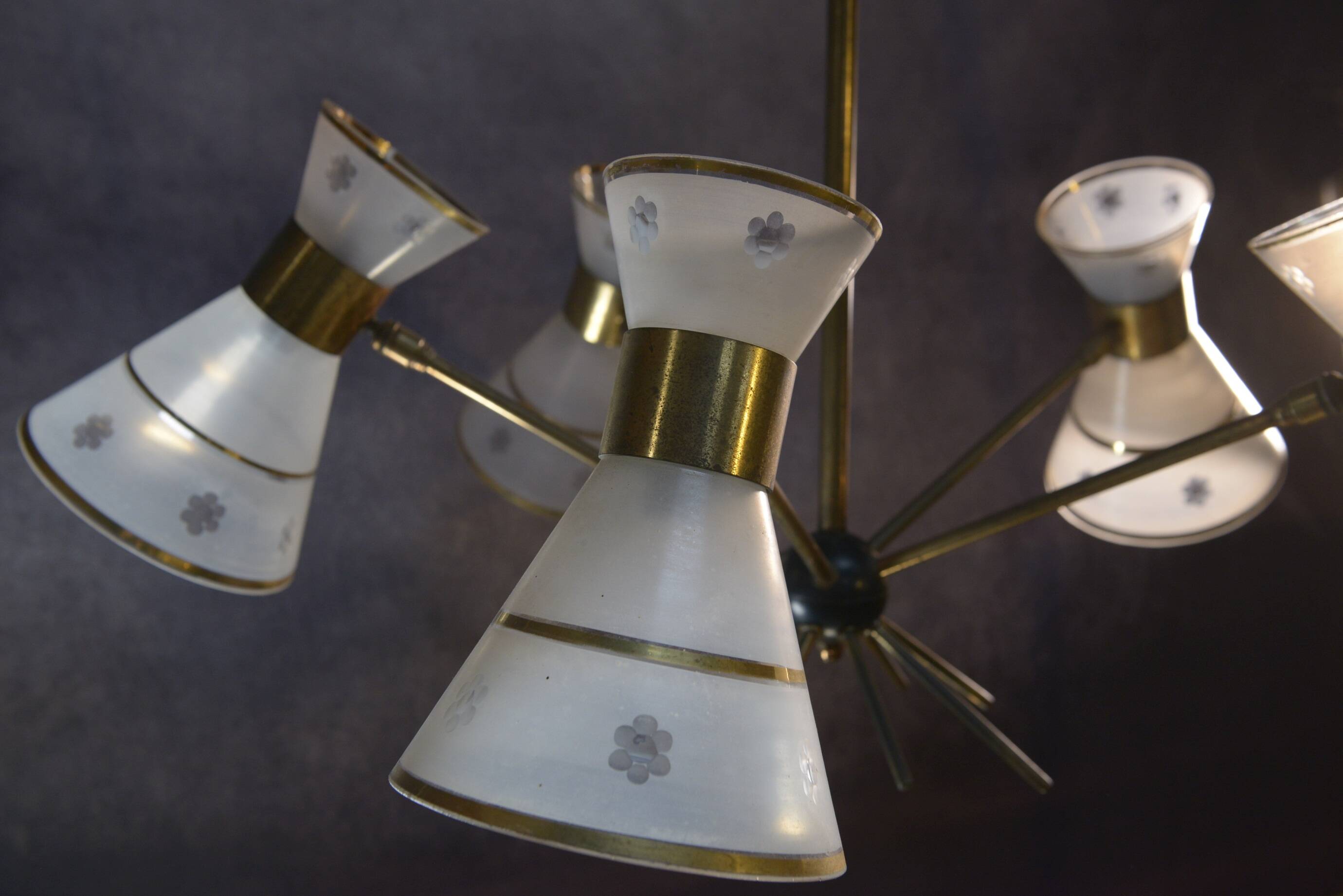 Diabolo design chandelier in frosted and chiseled glass with floral decoration, 1950s