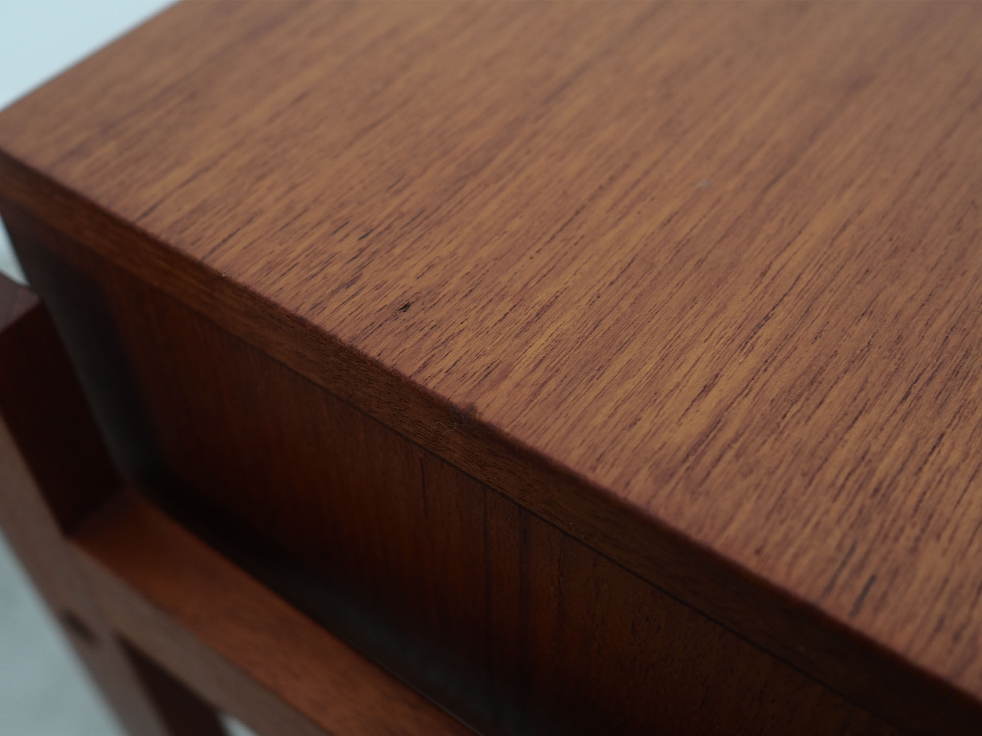 Table de chevet en teck, design danois, années 1970, production: Danemark