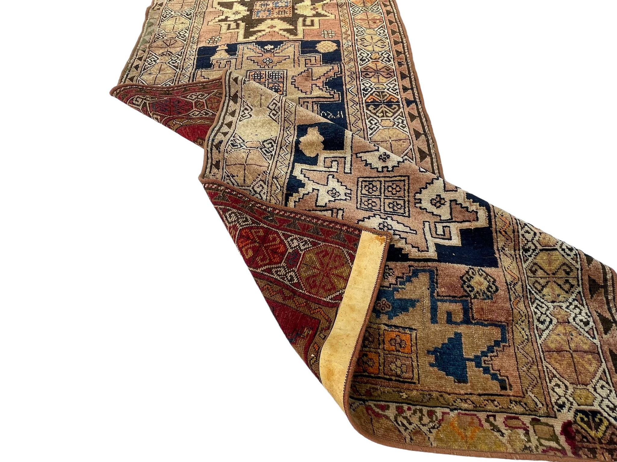 Tapis turc antique, 326 x 96 cm