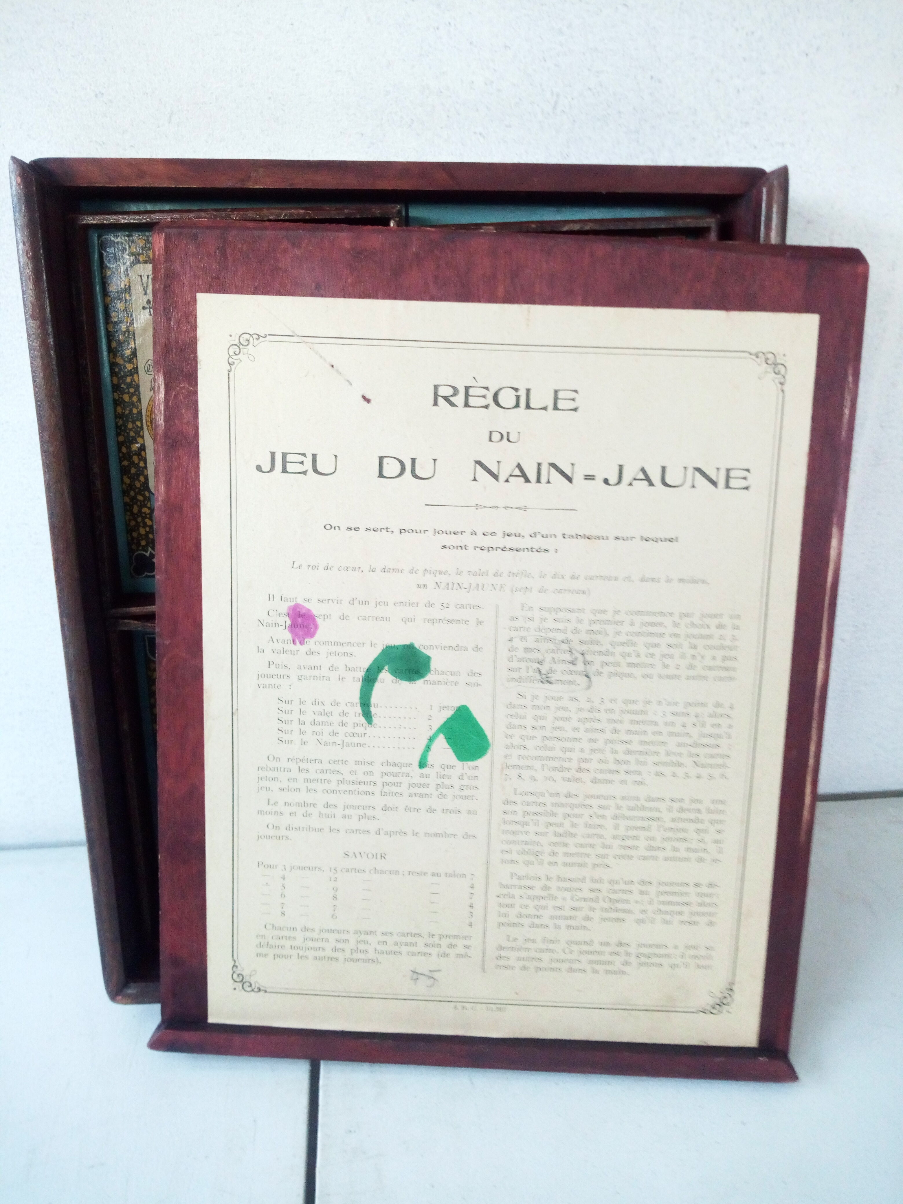 The yellow dwarf game