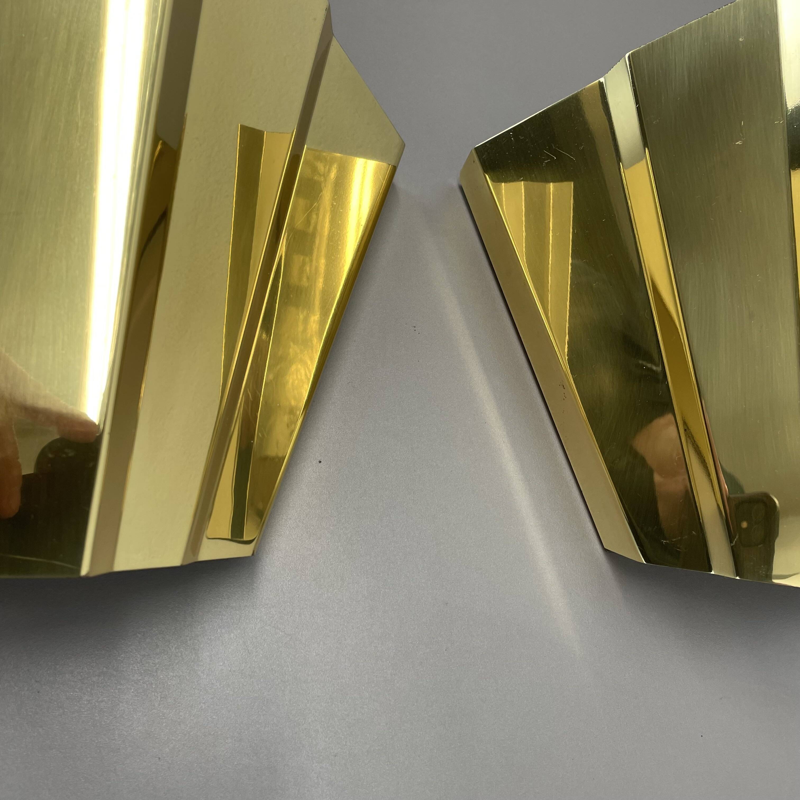 Rare set of 2 cubic solid brass wall light sconces by egoluce, italy 1980s