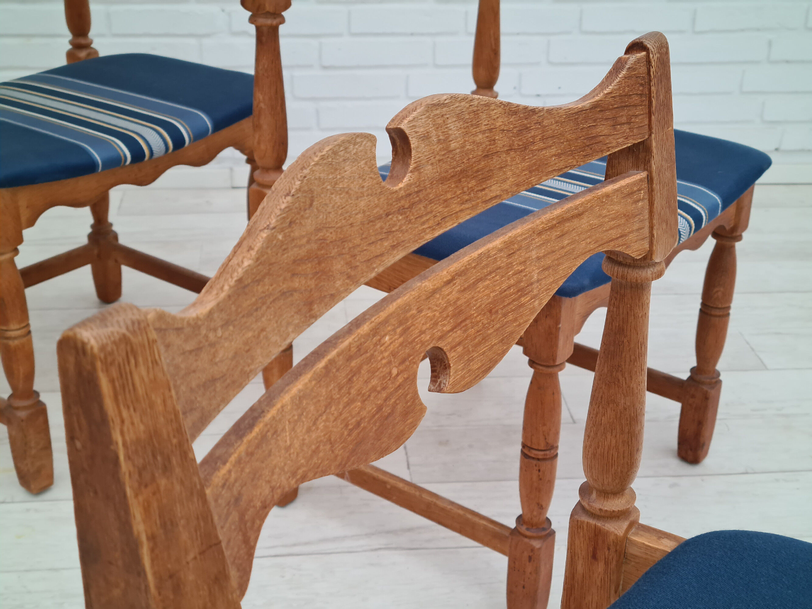 5 chairs in oak wood 1960