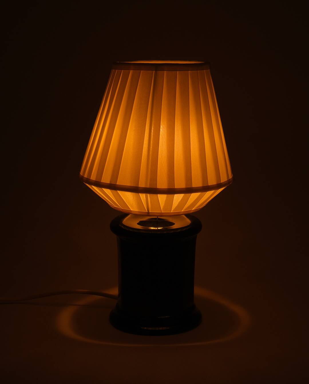 Ceramic lamp and lampshade