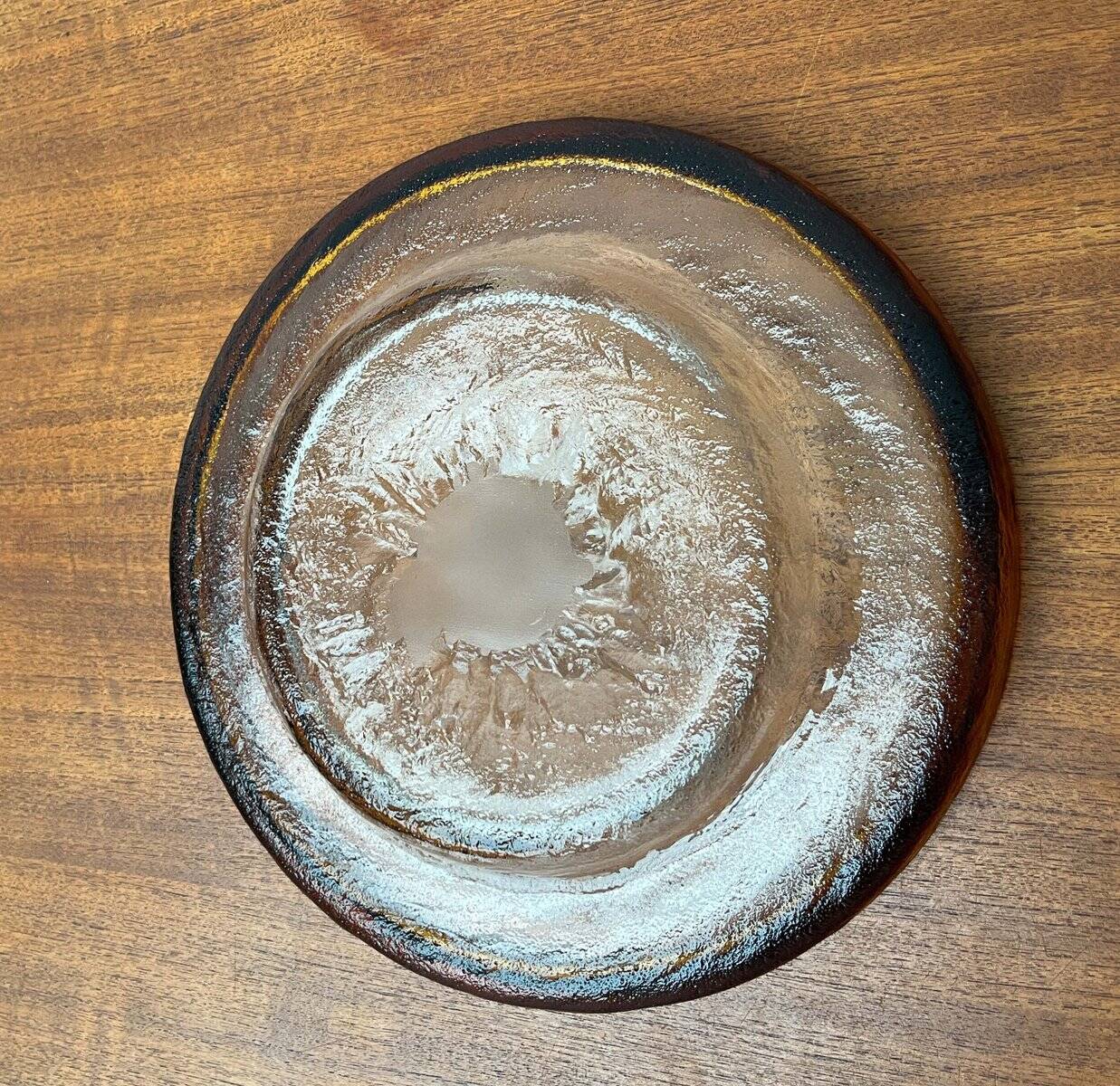 Modern mid-century glass bowl by Pertti Santalahti for Humppila, Finland, 1960s.