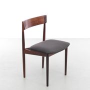 Suite de 4 chaises scandinaves en teck modèle 39