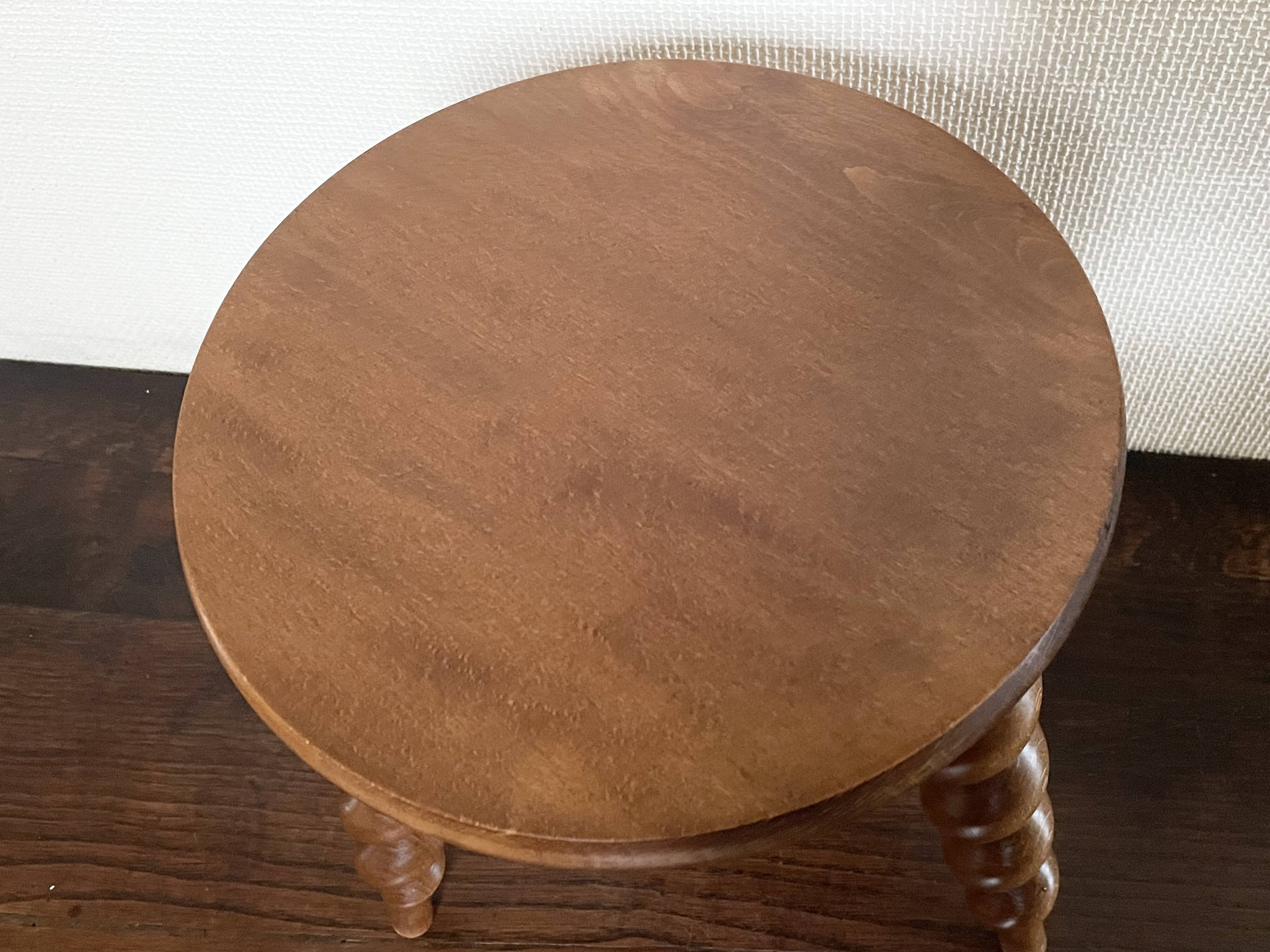 Tabouret tripode