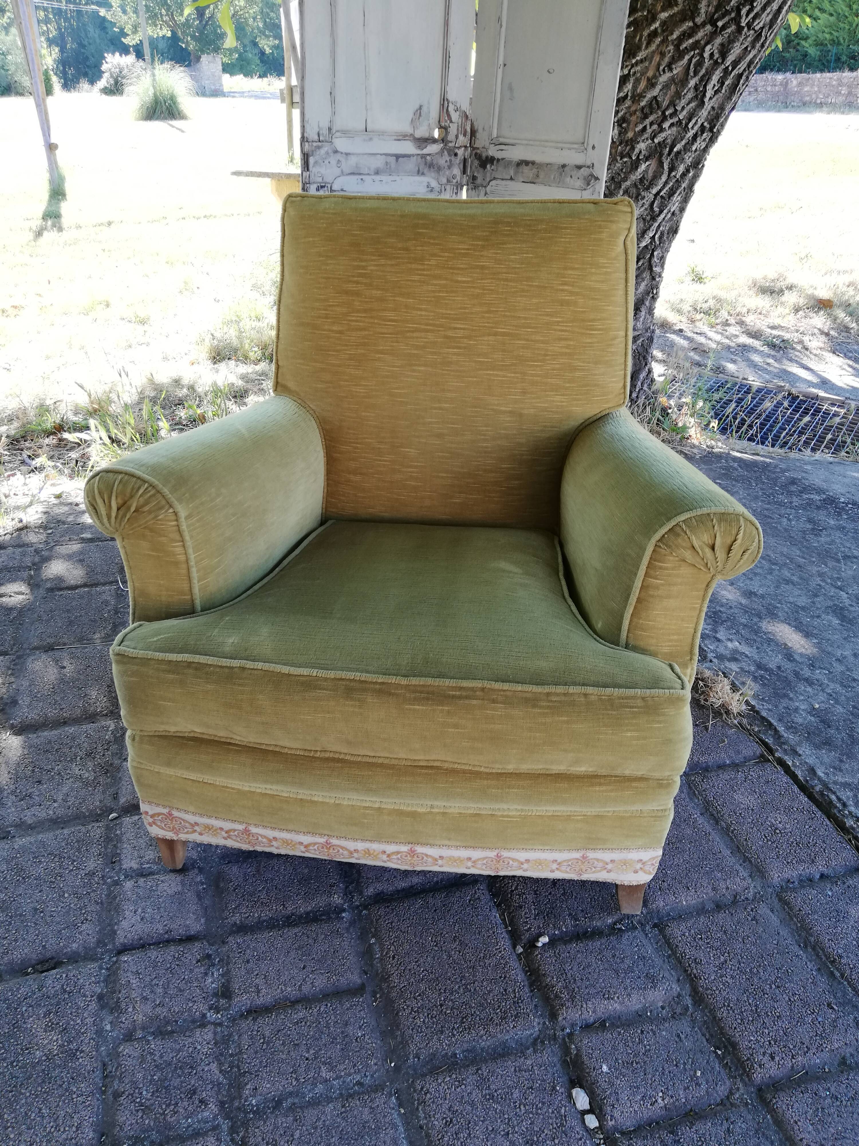 Toad armchair