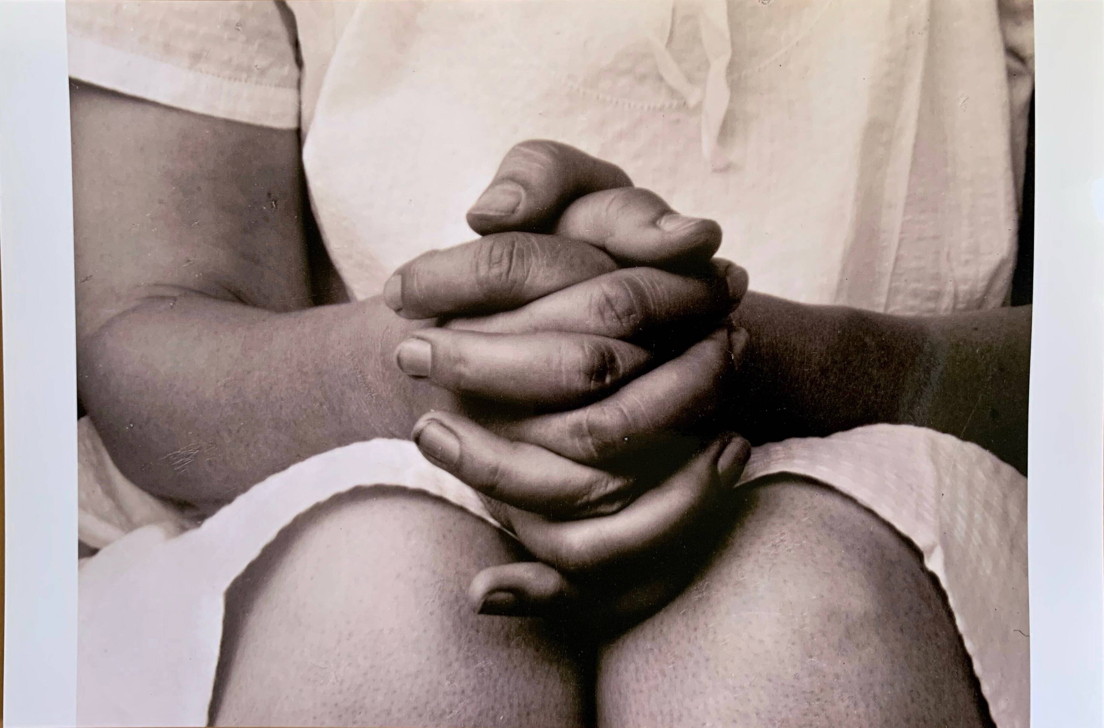 Alfred Stieglitz – Hands, 1933 L'élégance du geste en noir & blanc