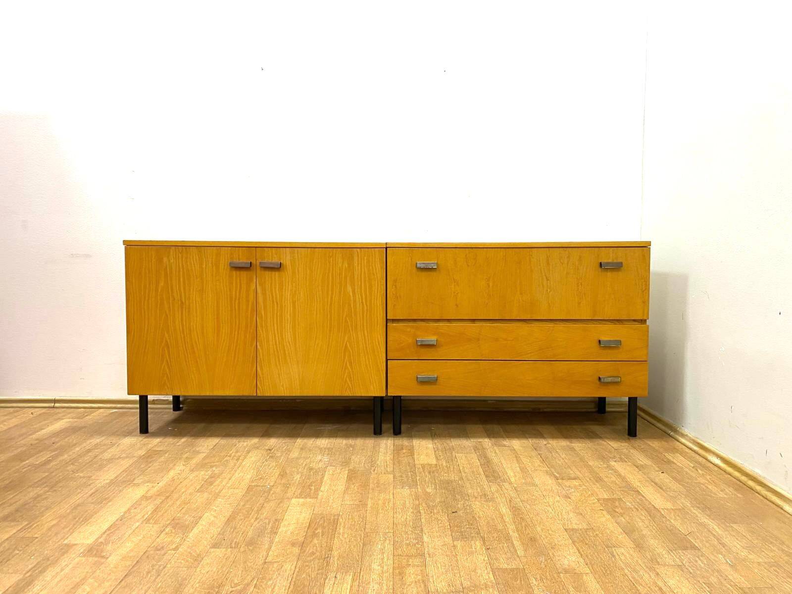 Commode rétro, intérieur, années 1960 (design tchèque)