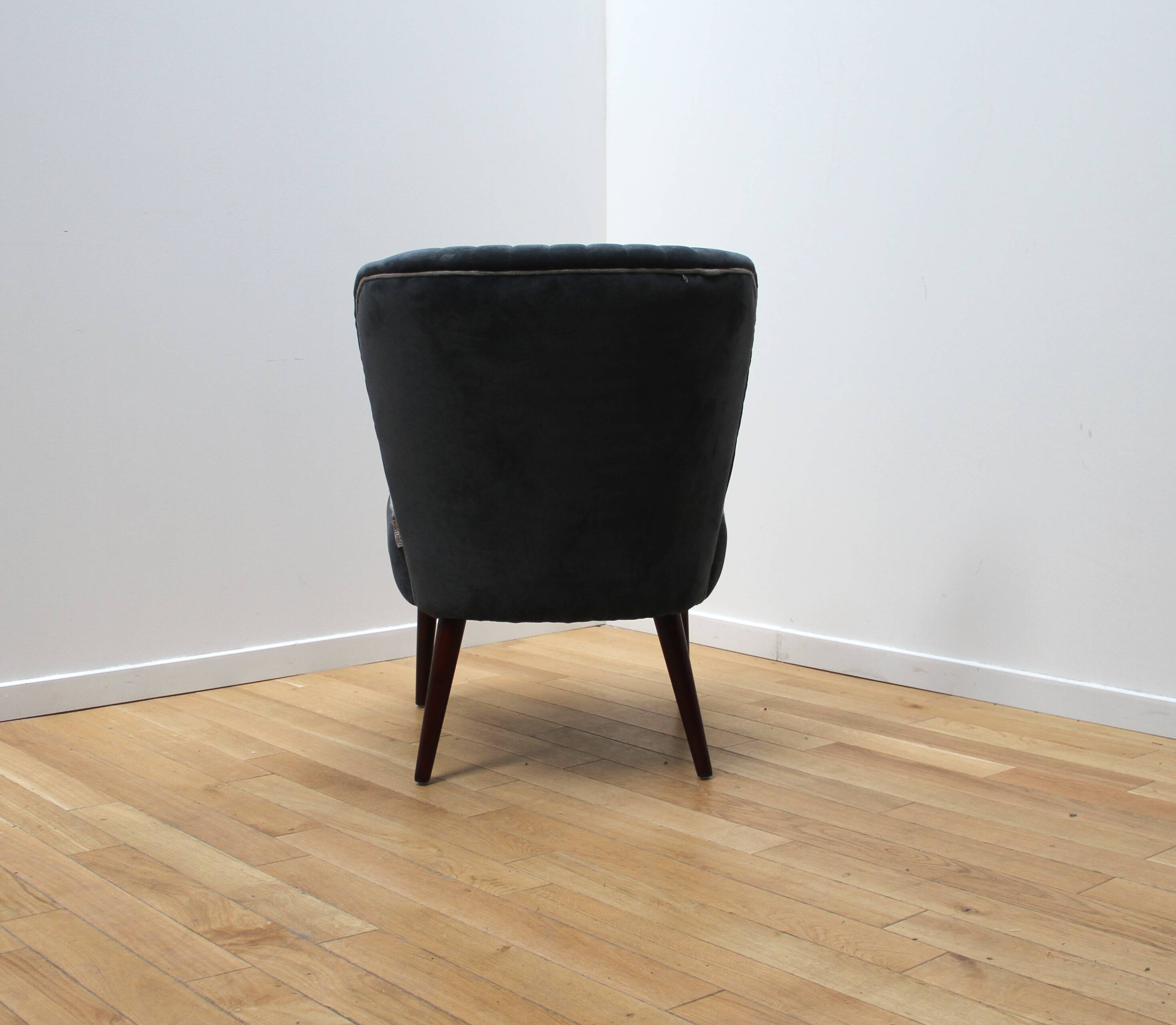 Pair of Smocker armchairs, Dutch Bone