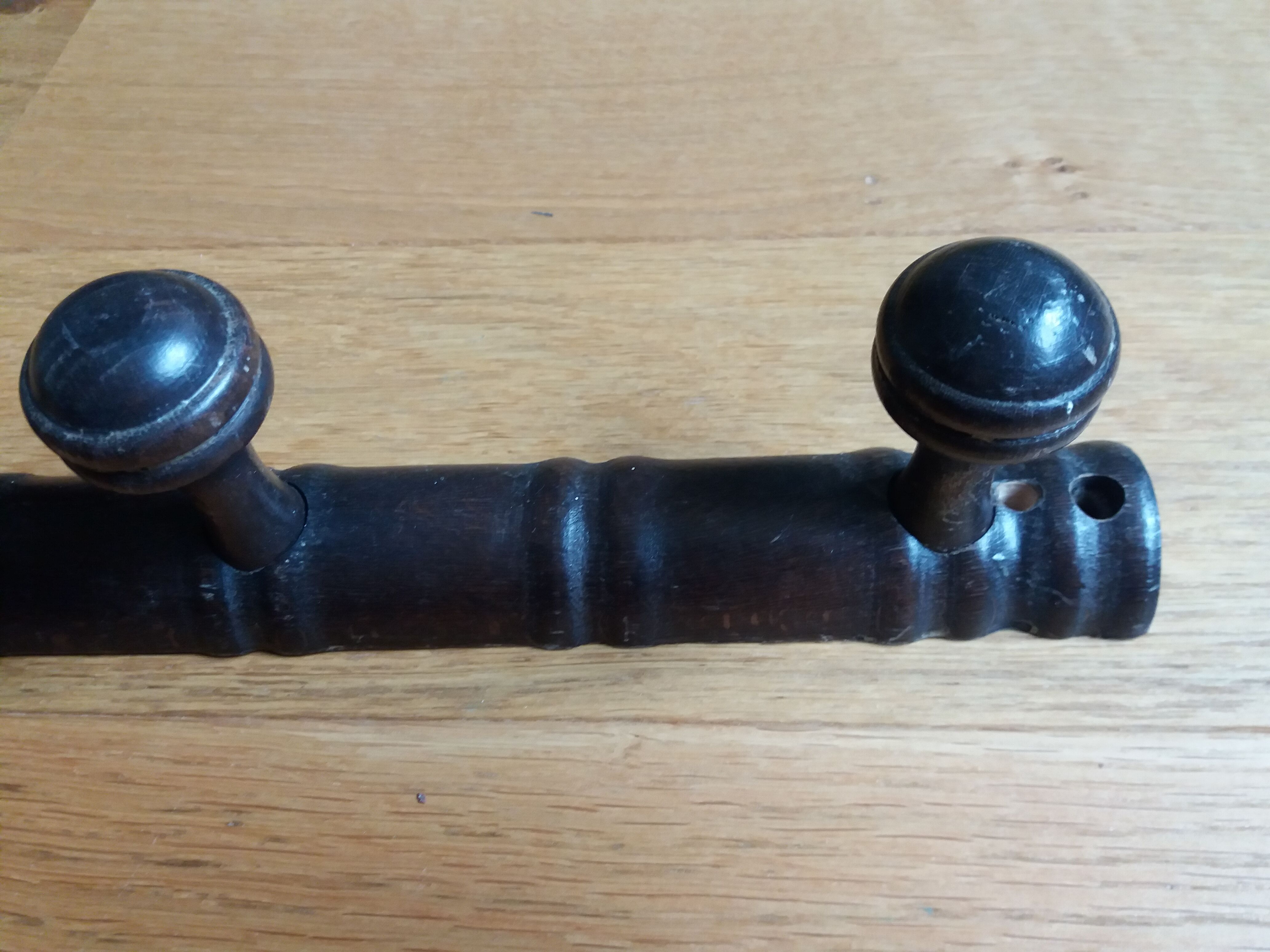 Wall-mounted coat rack 4 hooks