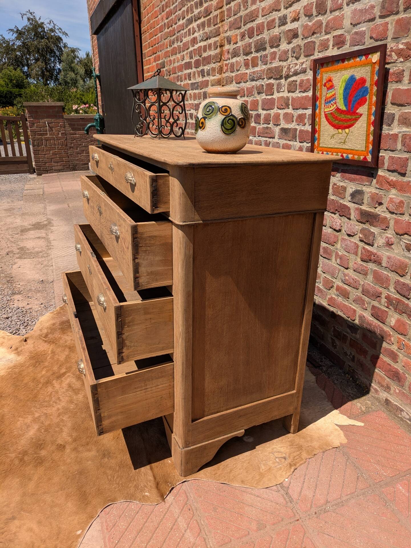 Oak chest of drawers