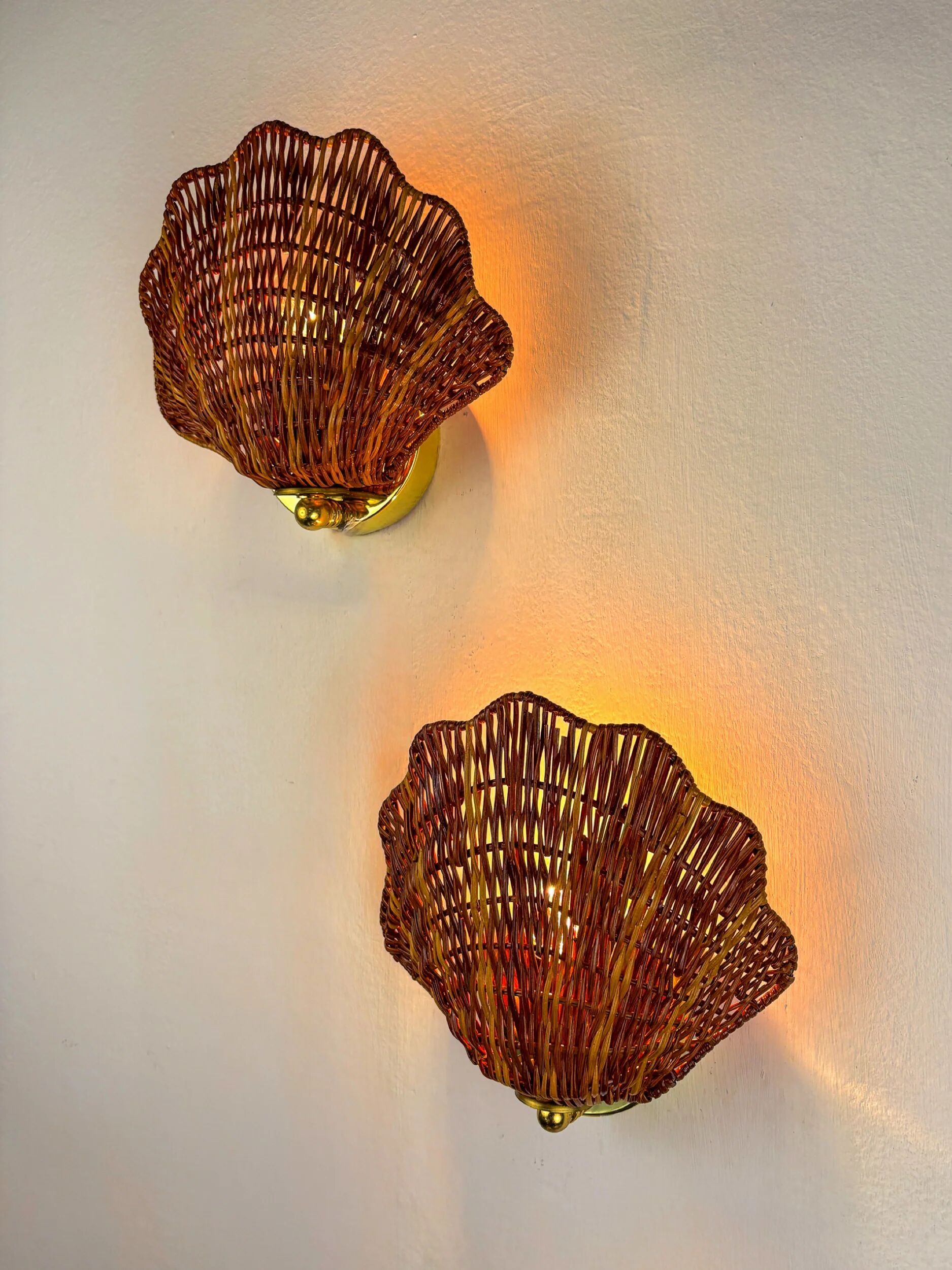 Pair of shell-shaped wicker wall sconces – rattan & brass, circa Italy 1970