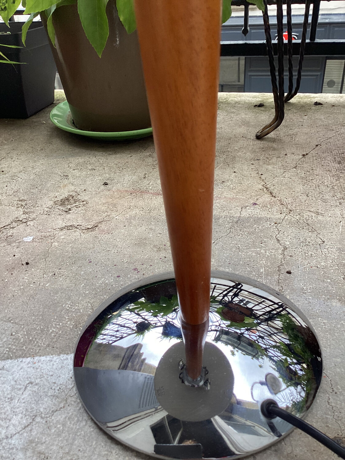 Vintage design liner mushroom table lamp