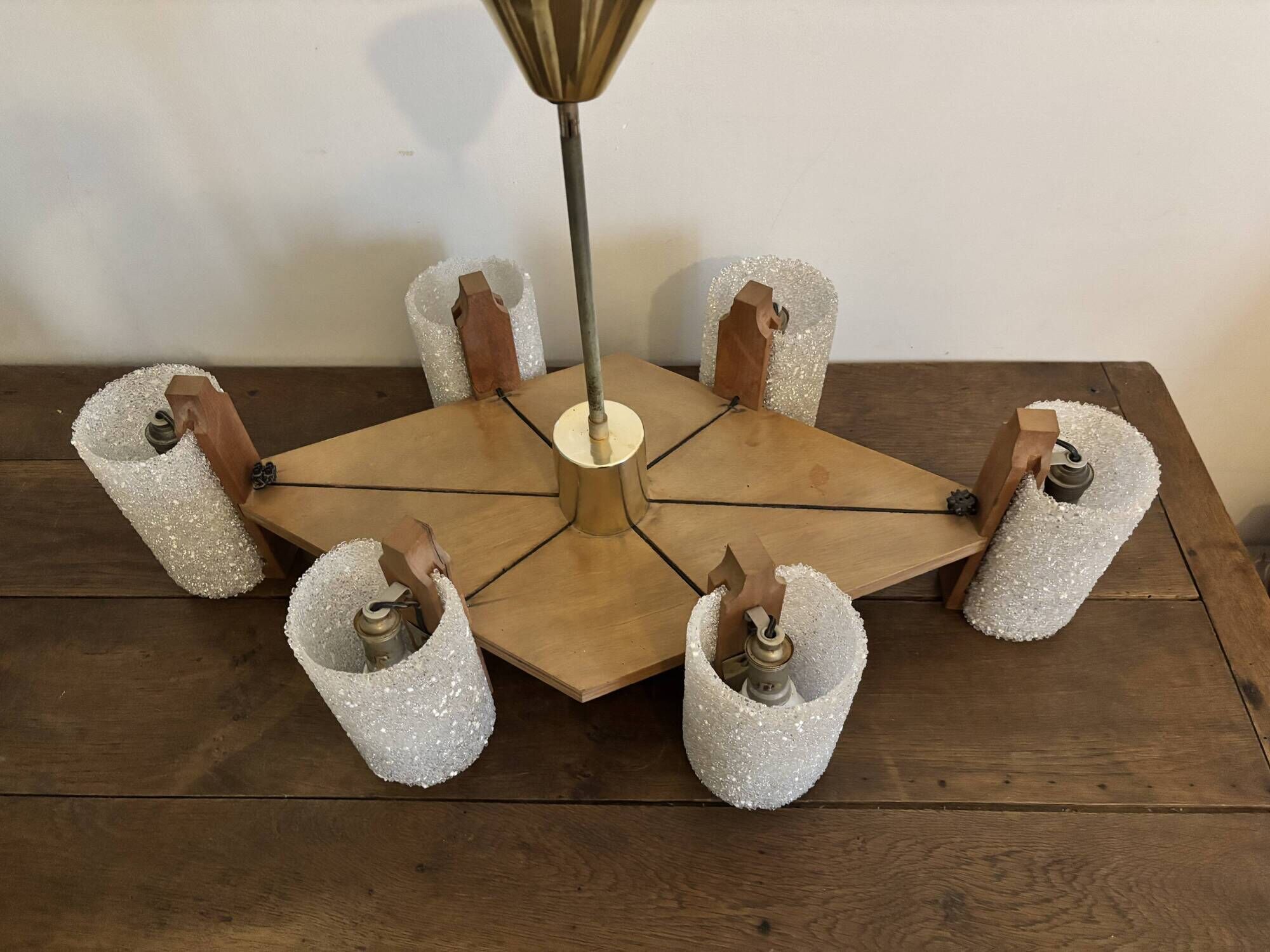 Vintage Scandinavian chandelier 6 lights – Wood and frosted Perspex – 1960s/70s