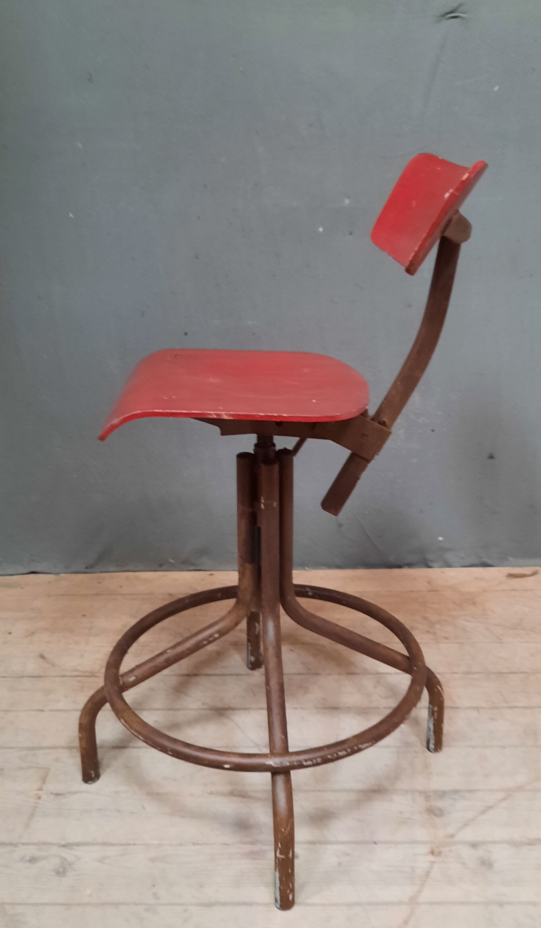 Chaise industrielle