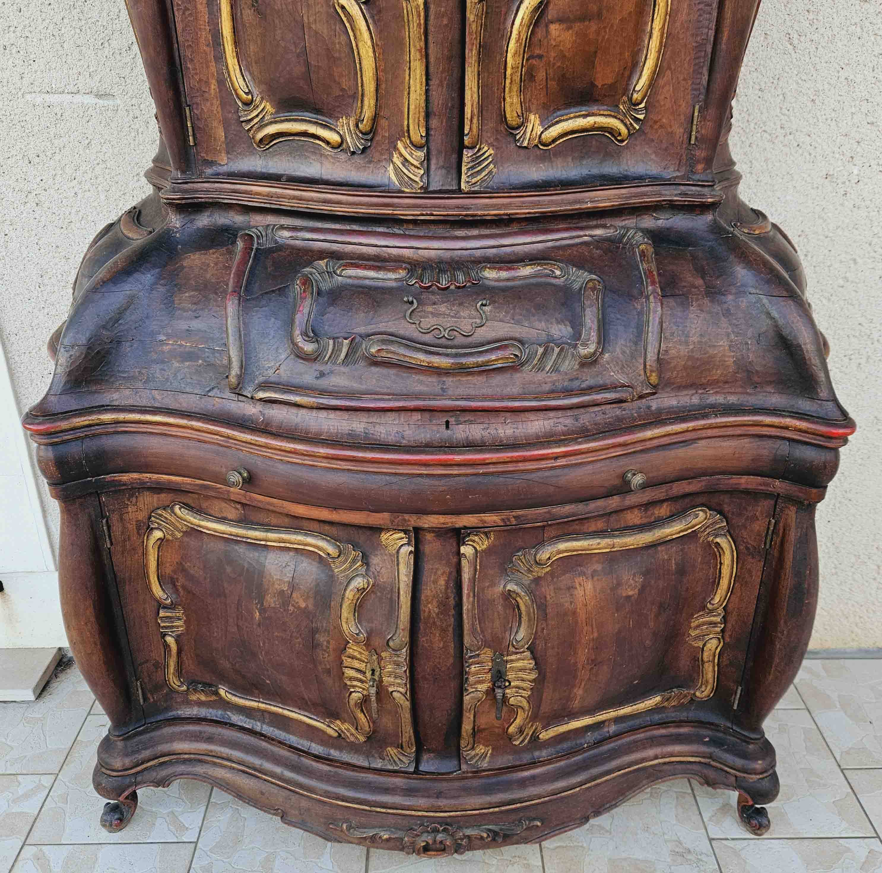 Rounded buffet in venetian baroque style