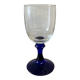 Vase sur pied en verre bleu