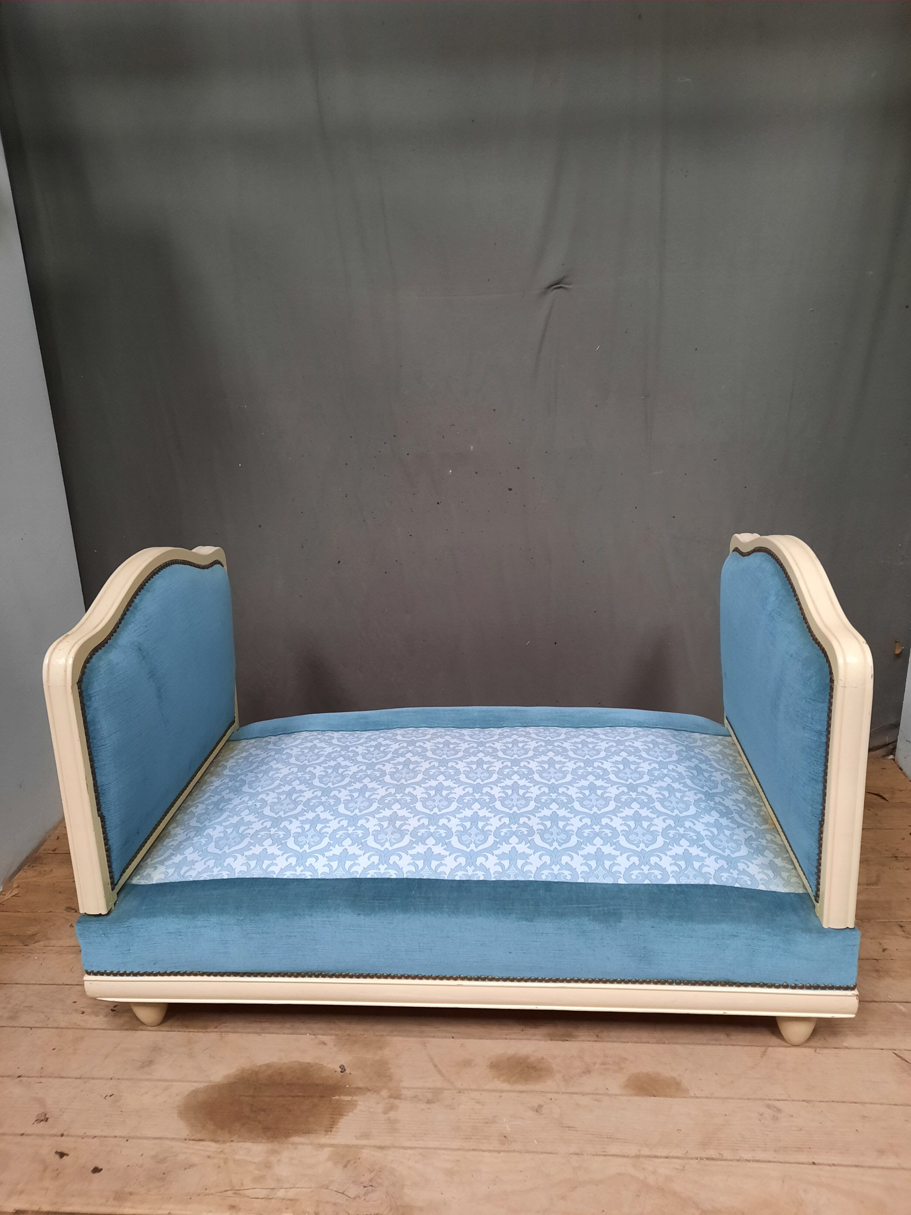 Convertible bench in the year 1950