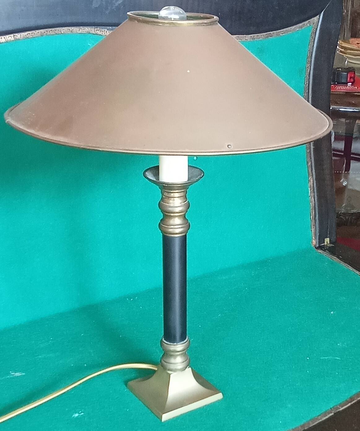 Ancienne lampe à poser style Empire abat jour métal