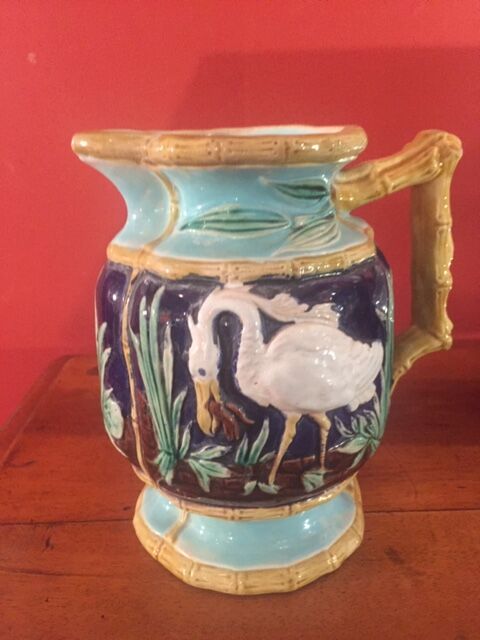 Water pitcher, water pot in dabbling