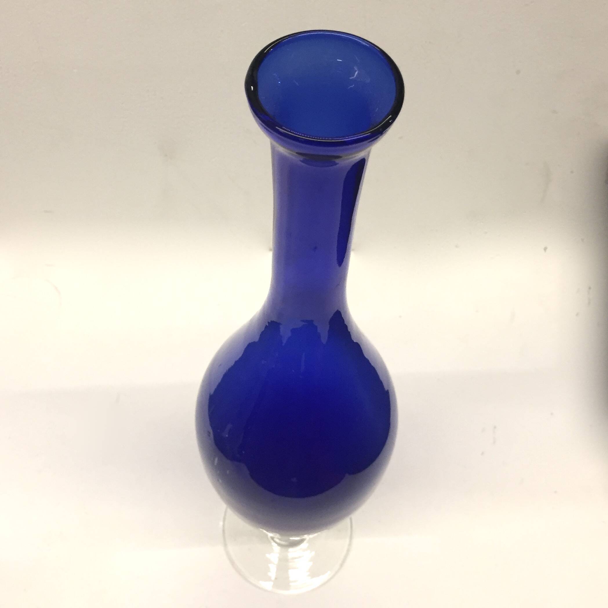Carafe italienne en verre bleu