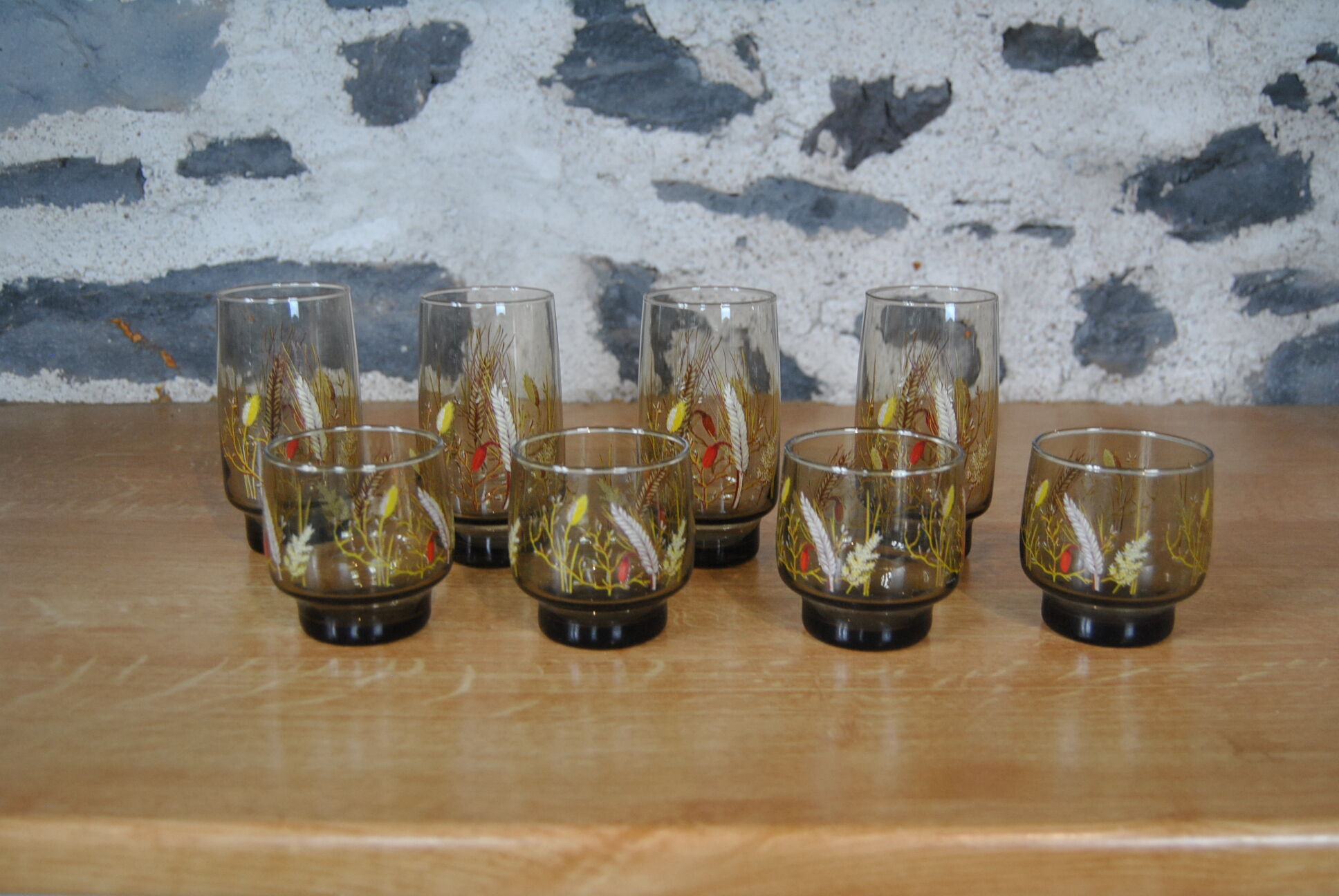 Set of 8 smoked glasses with 70s patterns