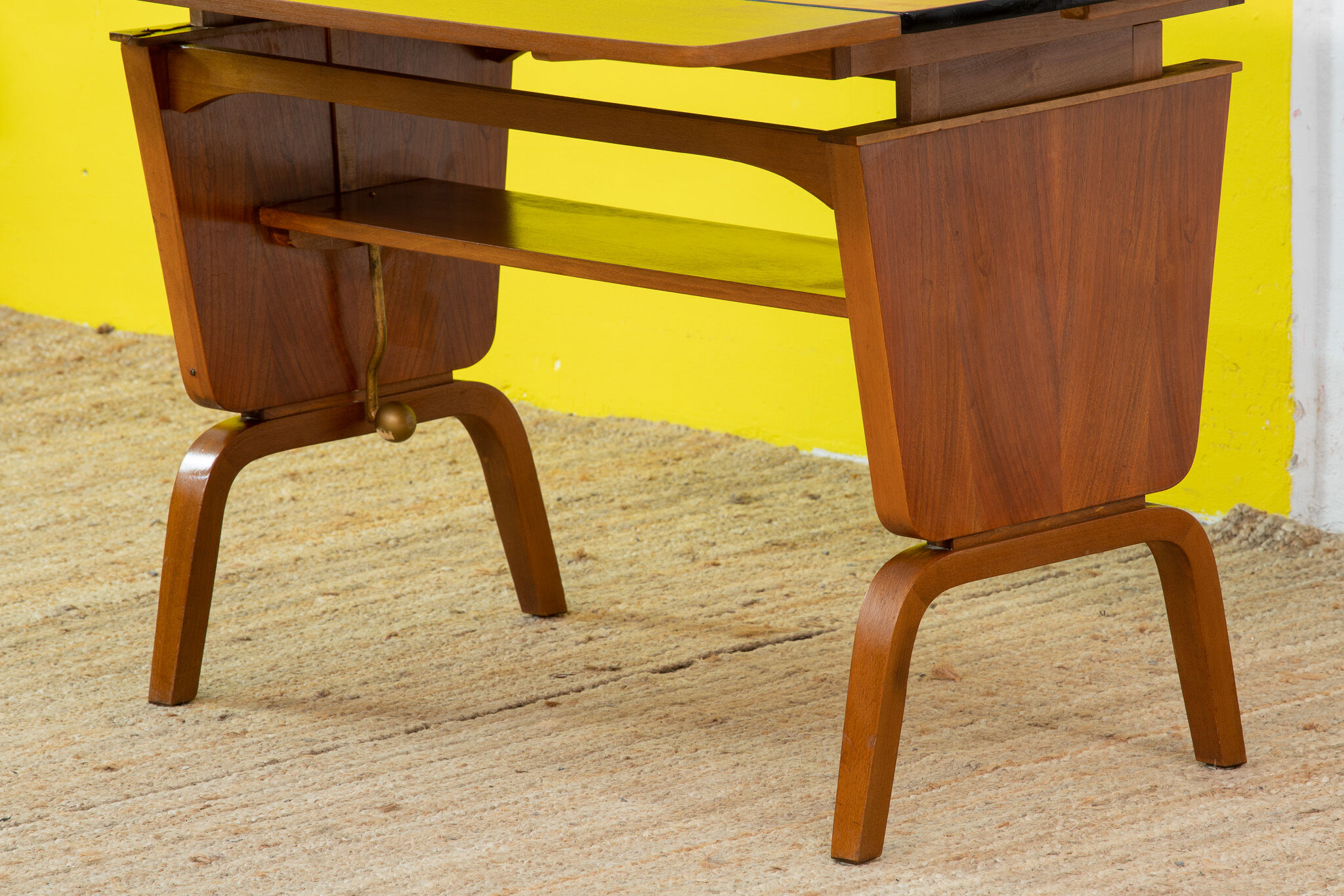 Scandinavian table 119 cm