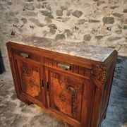 Buffet art déco français en noyer avec plateau en marbre (années 1930)