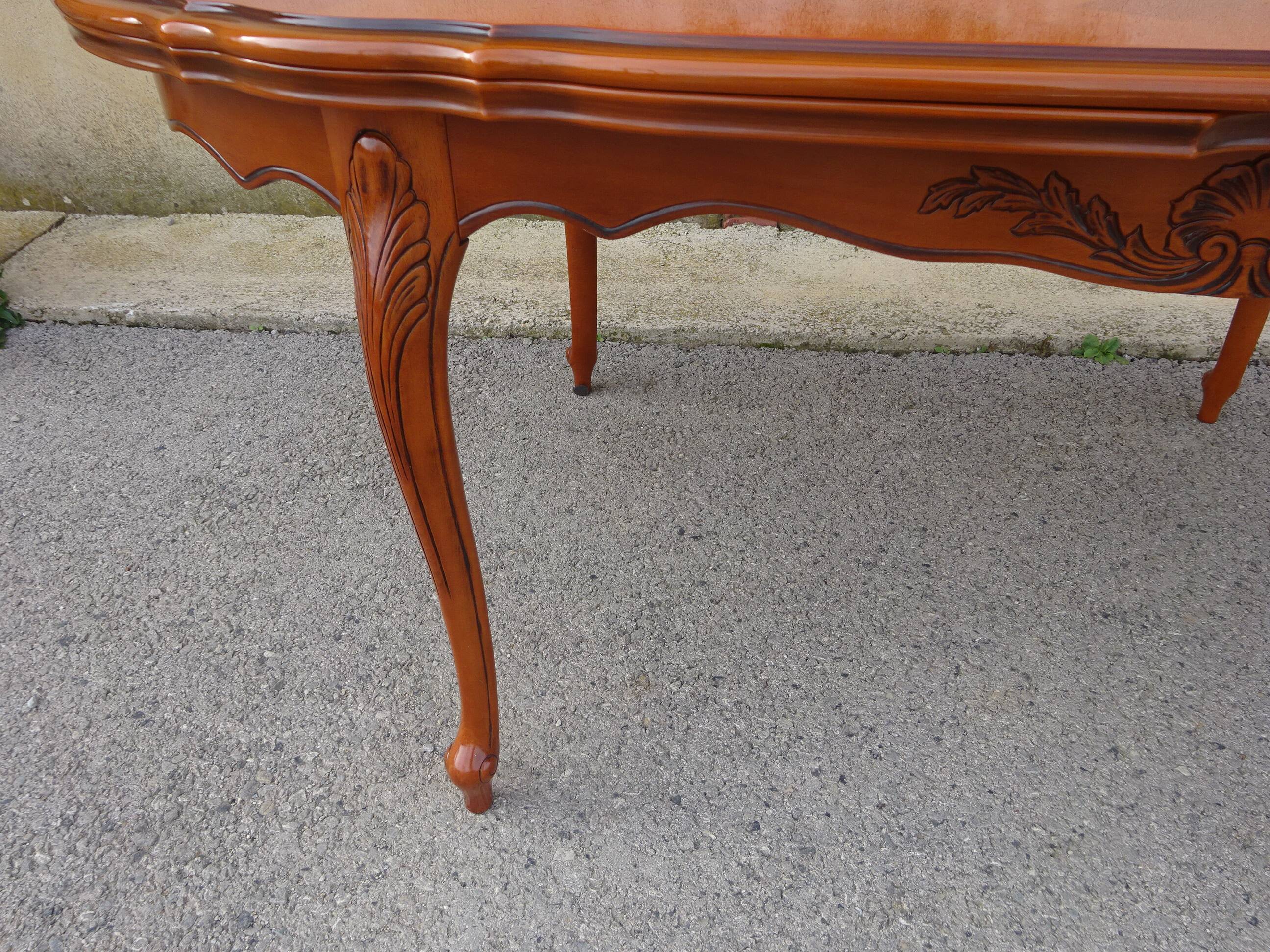Table ovale avec rallonges, style Louis XV