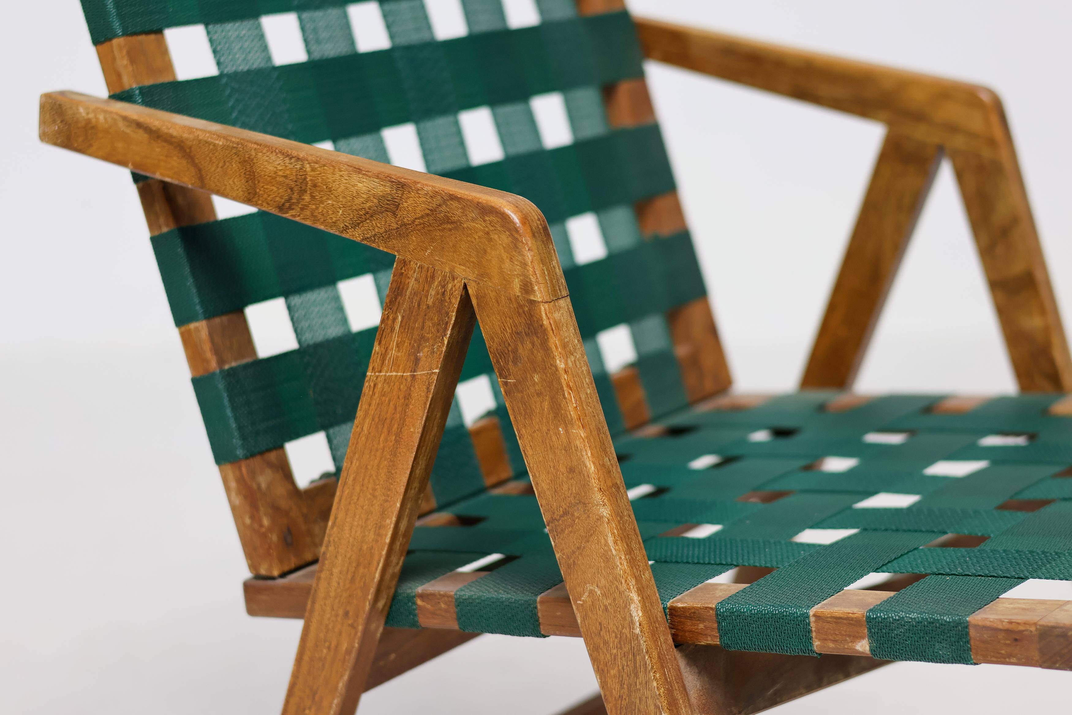 Mid-century Italian armchair in walnut with straps, in the style of Franco Albini.