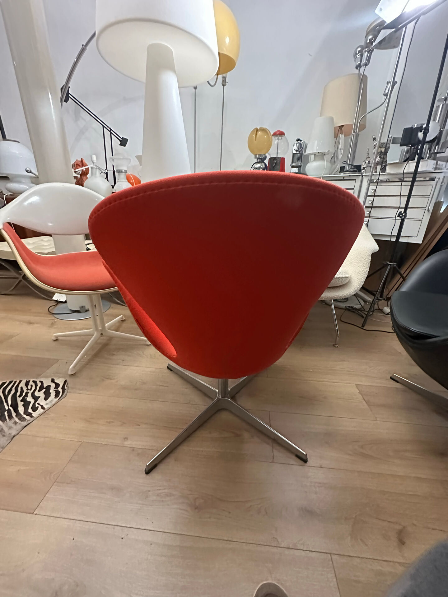 Swan Chair Arne Jacobsen for Fritz Hansen recent edition