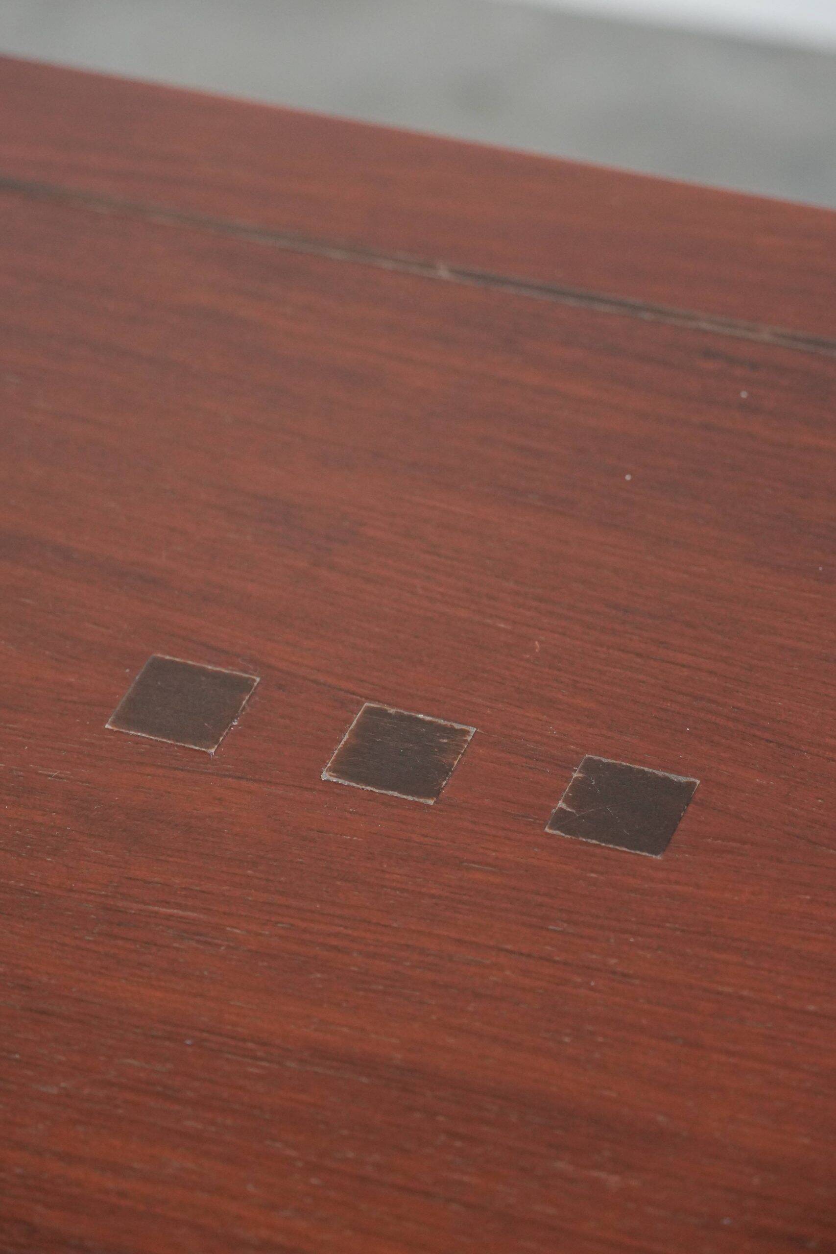 Beautiful Art Deco design side table in good condition