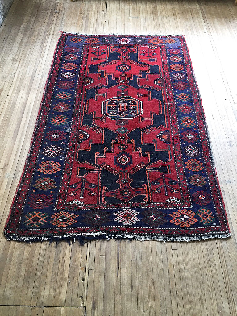 Hand knotted Persian rug - 210x126cm