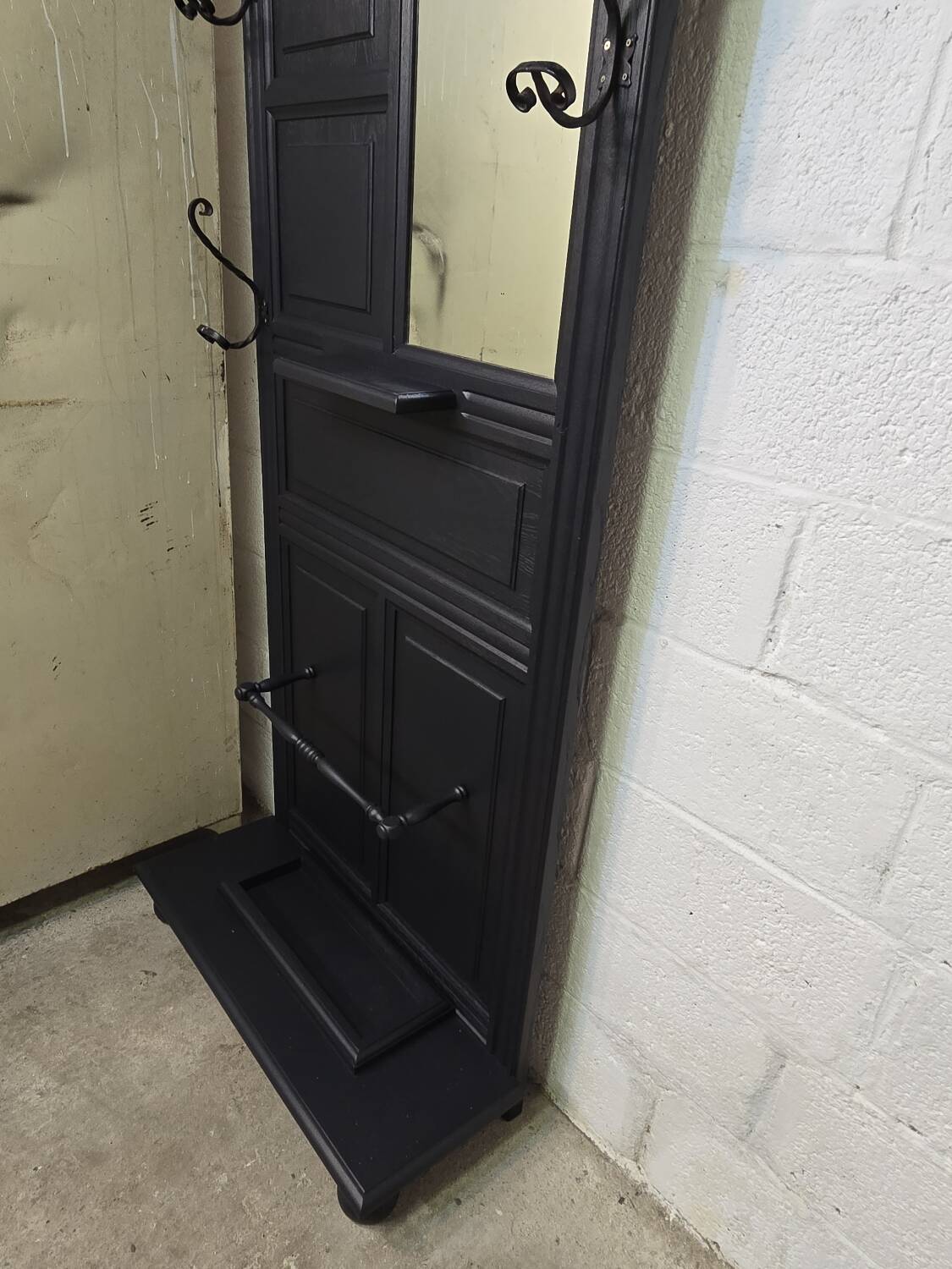 Entrance hall from around 1930 repainted