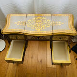 Venetian dresser from the 1960s/70s in carved wood with floral motifs.