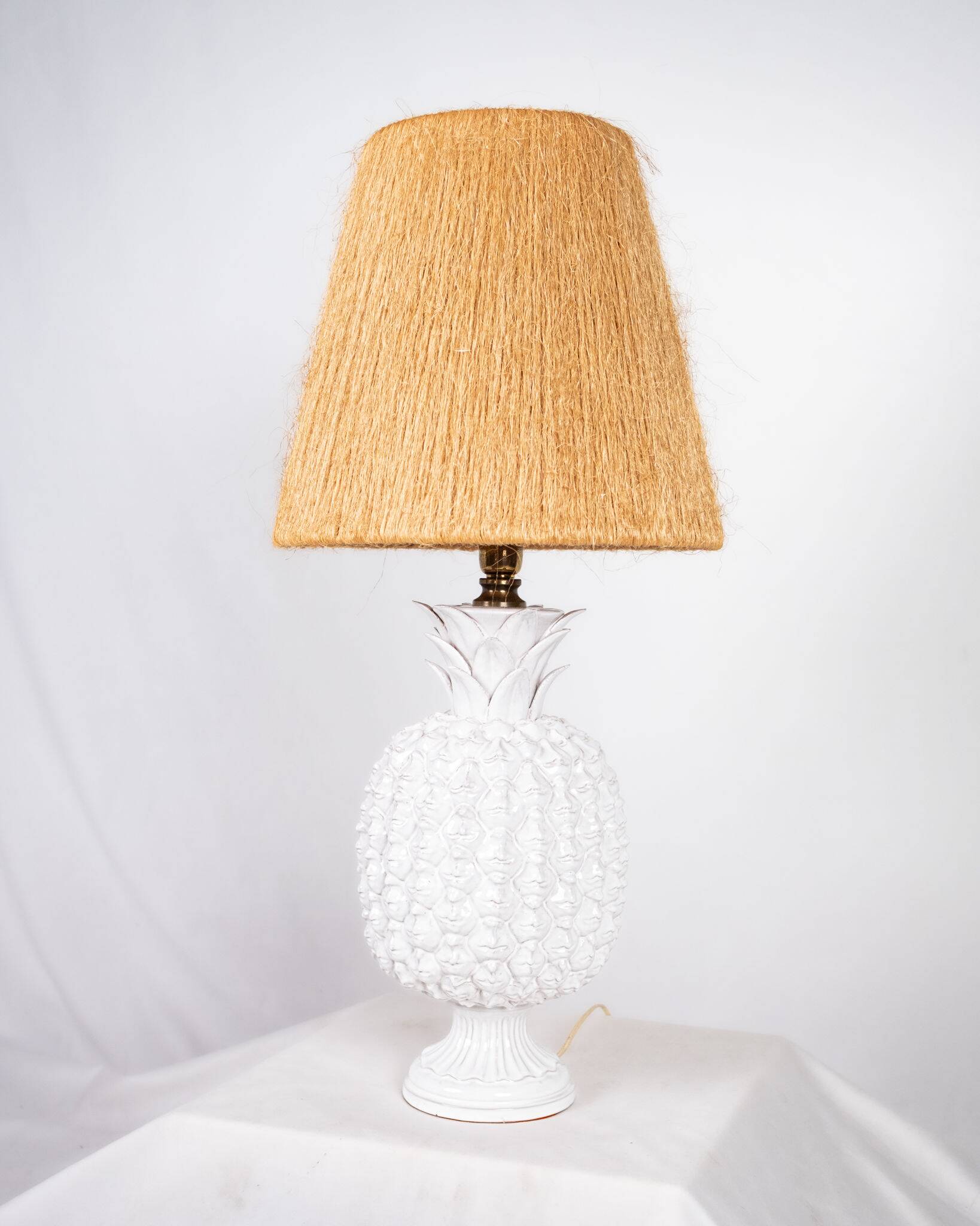 Grande lampe ananas en céramique et fibres naturelles, Italie, 1980s