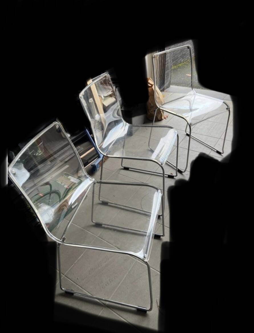 Chaises Plexiglas transparentes