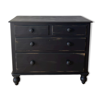 English chest of drawers
