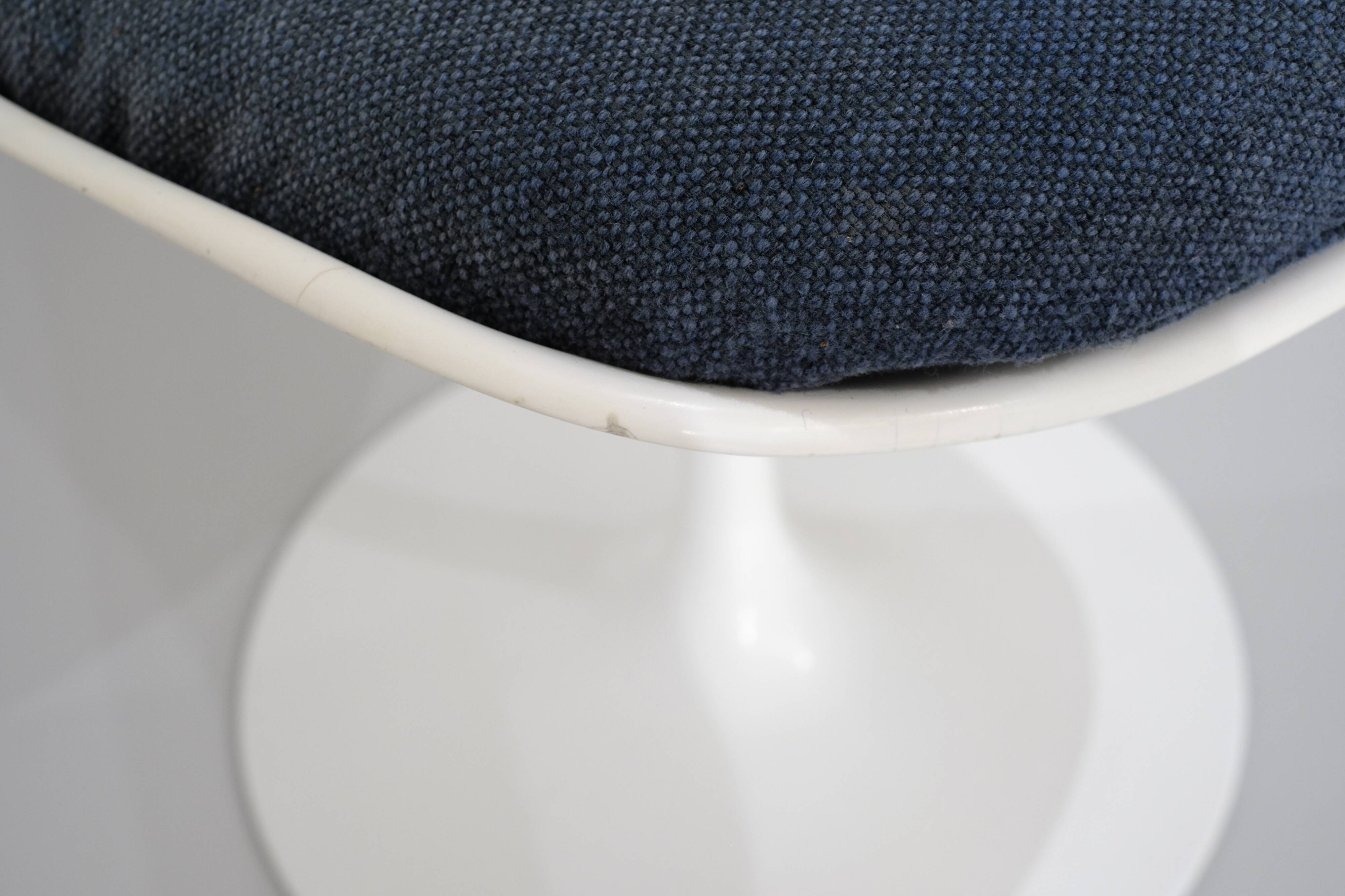 Set of "Tulip" chairs designed by Eero Saarinen for Knoll International.