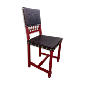 Chaise de style Henri II revisitée, avec bois tourné et cuir gaufré avec clous en forme de fleur