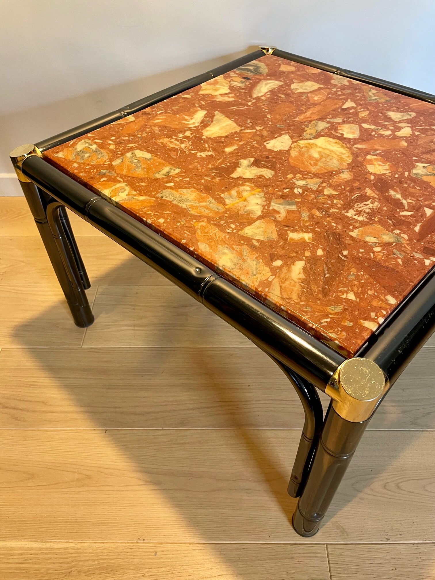 Table basse marbre rouge