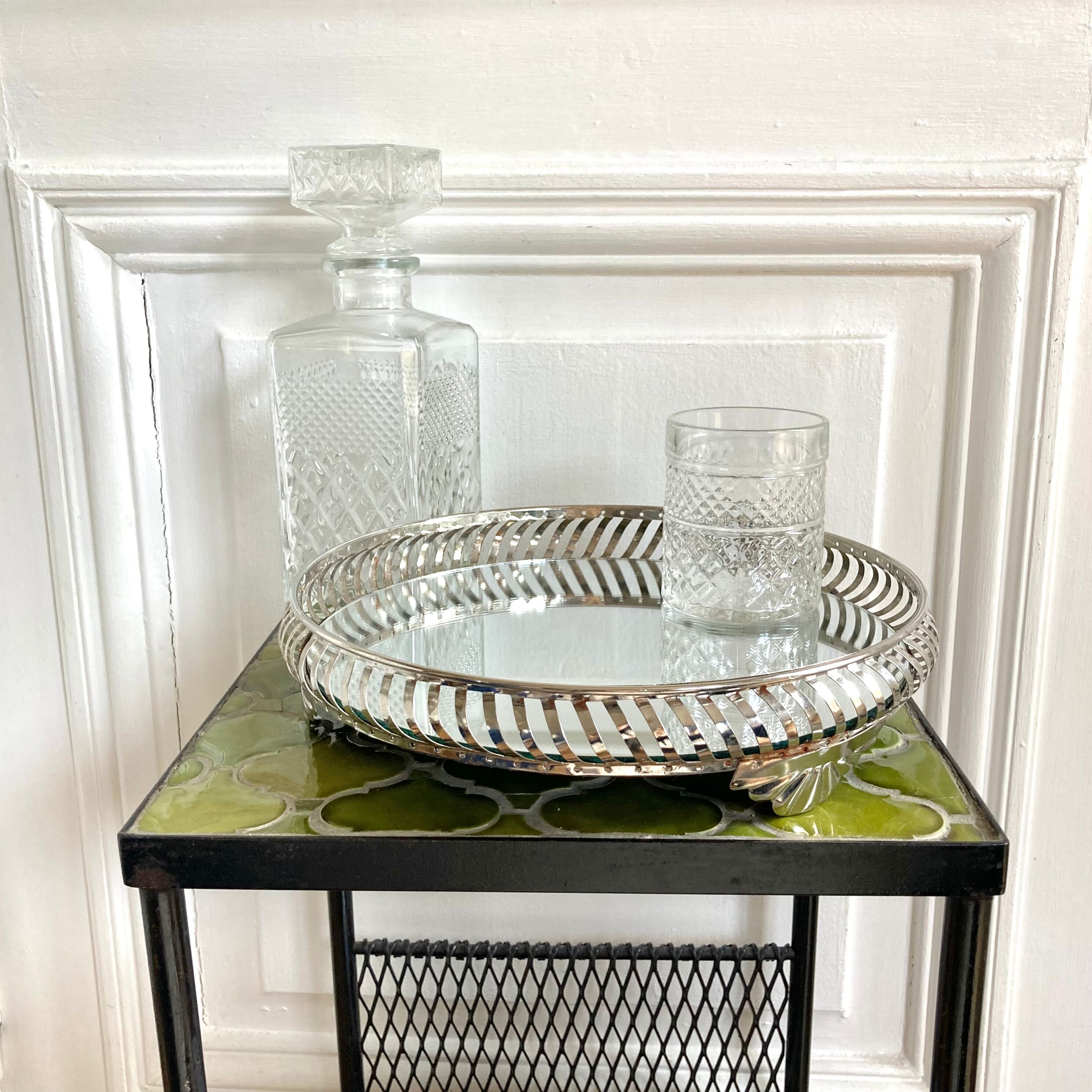 Openwork metal round mirror top